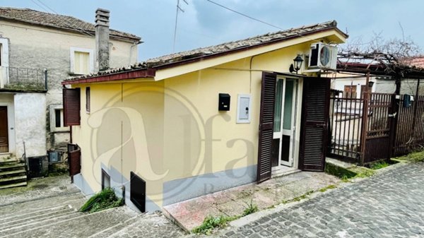 casa indipendente in vendita a Colfelice in zona Villafelice