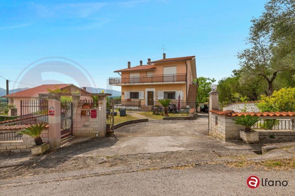 casa indipendente in vendita a Colfelice in zona Villafelice