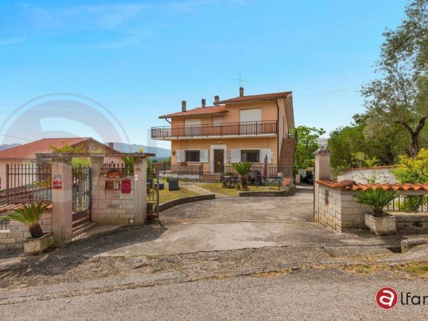 casa indipendente in vendita a Colfelice in zona Villafelice