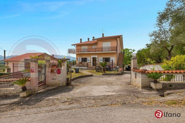 casa indipendente in vendita a Colfelice in zona Villafelice