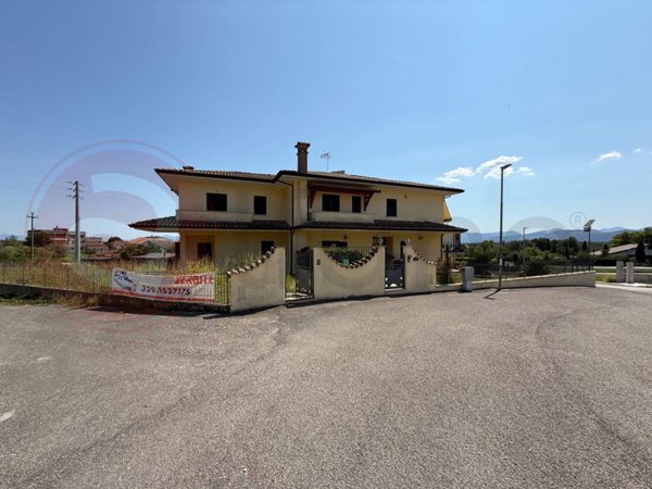 casa indipendente in vendita a Colfelice in zona Villafelice