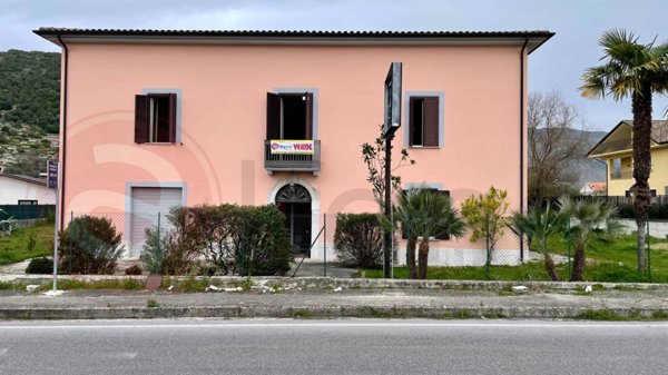 casa indipendente in vendita a Colfelice in zona Villafelice
