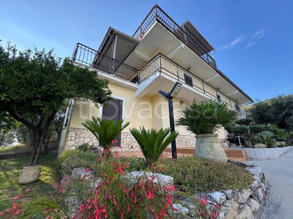 casa indipendente in vendita a Colfelice in zona Villafelice