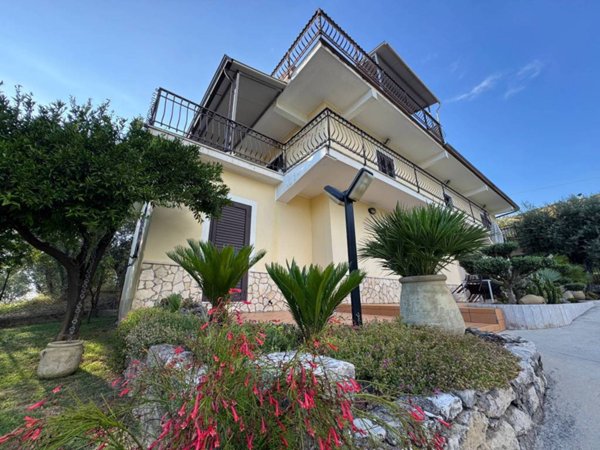 casa indipendente in vendita a Colfelice in zona Villafelice