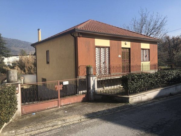 casa indipendente in vendita a Colfelice in zona Coldragone