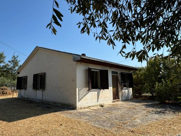 casa indipendente in vendita a Colfelice