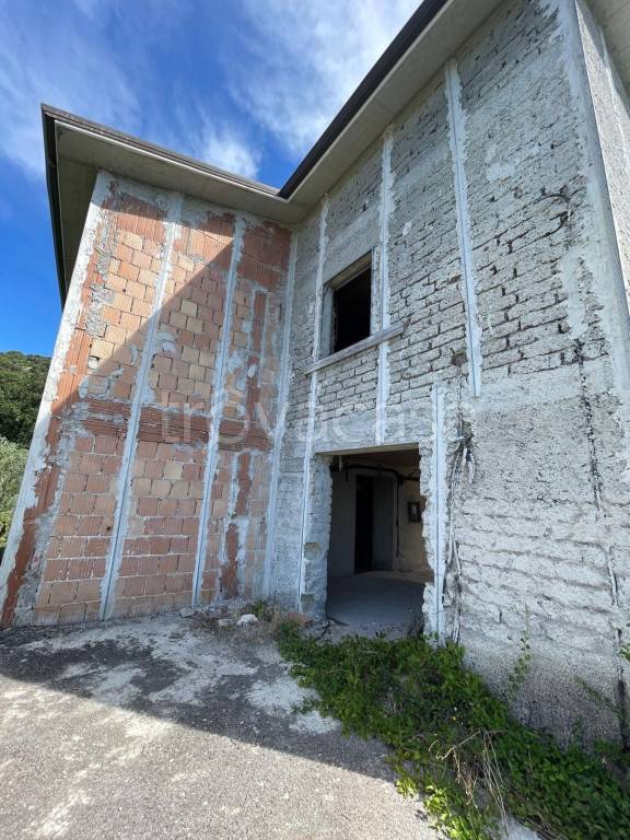 casa indipendente in vendita a Colfelice