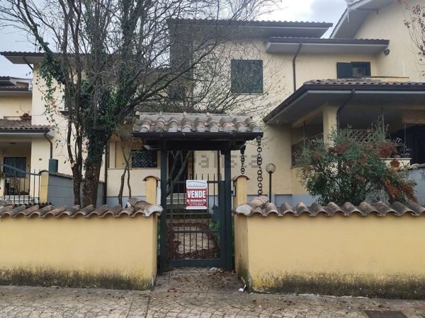 casa indipendente in vendita a Colfelice