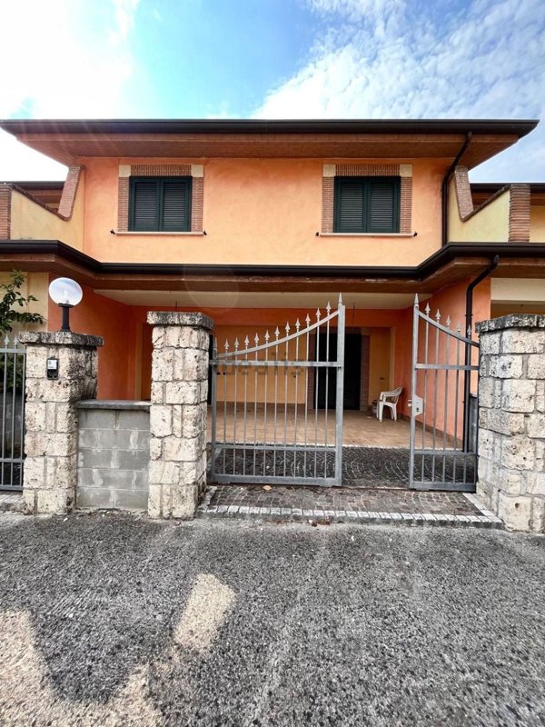 casa indipendente in vendita a Colfelice