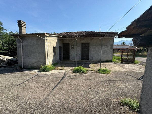 casa indipendente in vendita a Colfelice