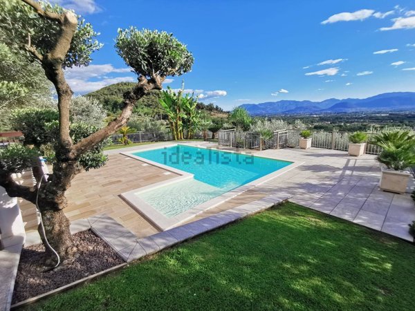 casa indipendente in vendita a Colfelice in zona Villafelice