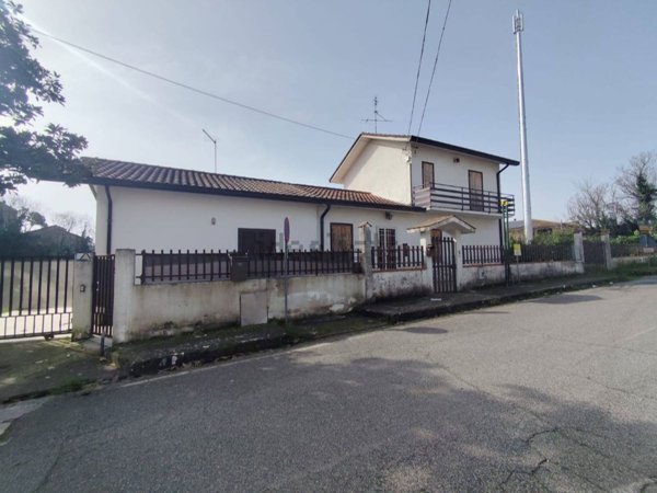 casa indipendente in vendita a Colfelice
