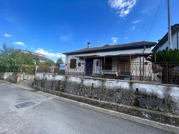 casa indipendente in vendita a Colfelice in zona Coldragone