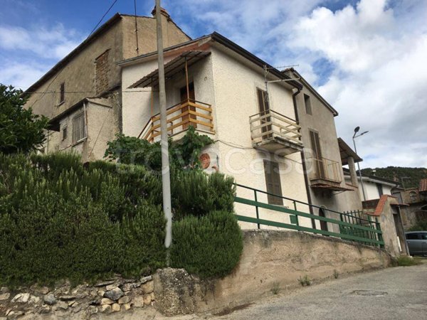 casa indipendente in vendita a Colfelice in zona Villafelice