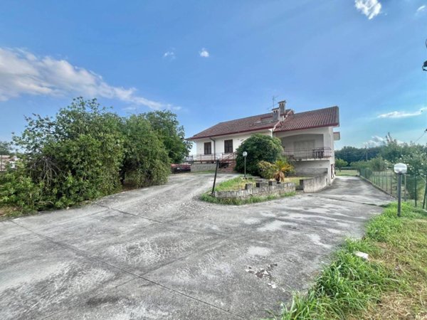 casa indipendente in vendita a Colfelice in zona Villafelice
