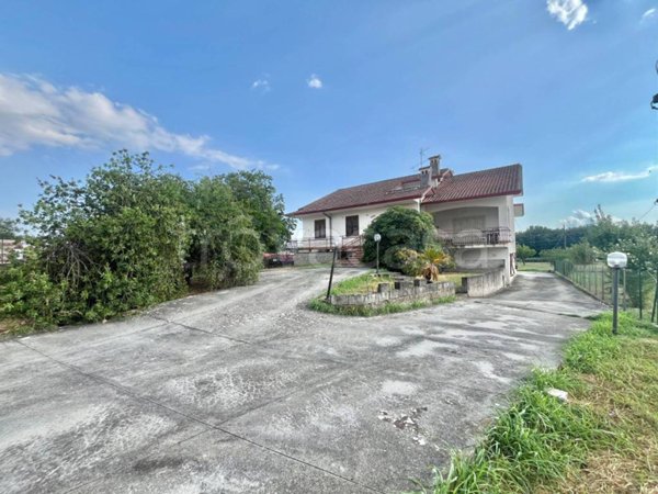 casa indipendente in vendita a Colfelice