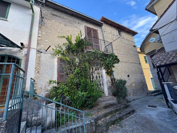 casa semindipendente in vendita a Colfelice in zona Villafelice