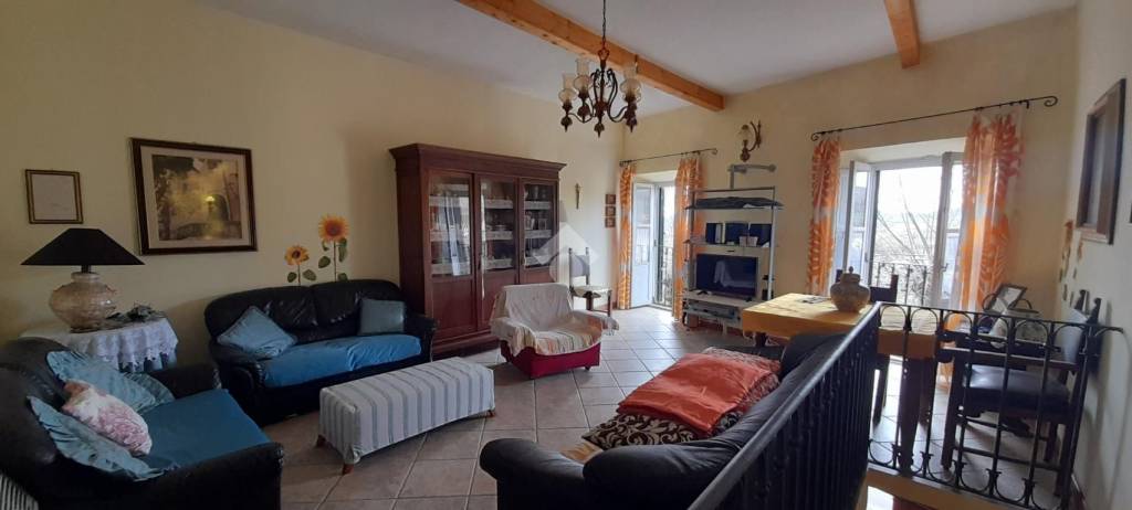 casa indipendente in vendita a Collepardo