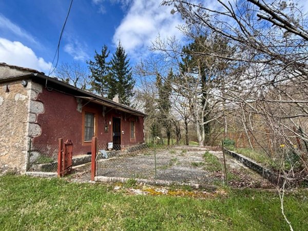 casa indipendente in vendita a Collepardo