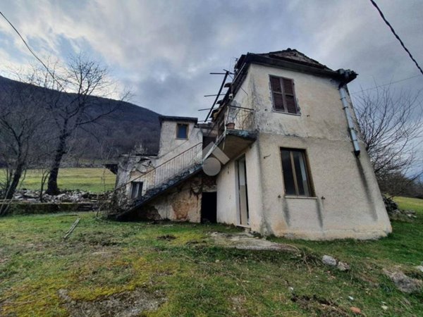casa indipendente in vendita a Collepardo