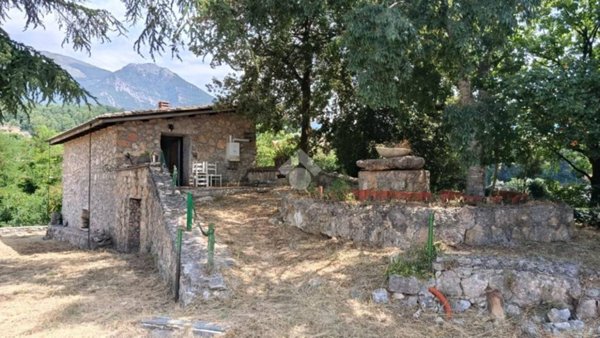 casa indipendente in vendita a Collepardo