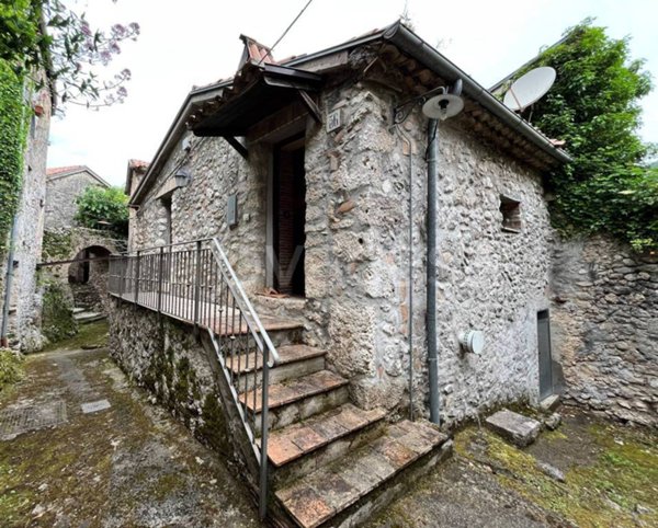 casa indipendente in vendita a Colle San Magno