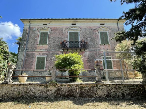 casa indipendente in vendita a Colle San Magno