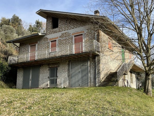 casa indipendente in vendita a Colle San Magno