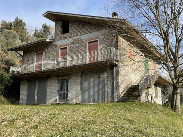 casa indipendente in vendita a Colle San Magno