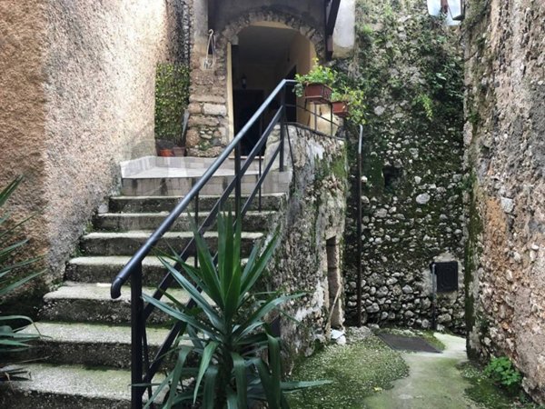 casa indipendente in vendita a Colle San Magno