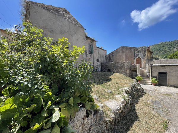casa semindipendente in vendita a Colle San Magno