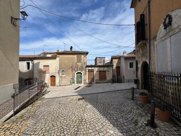 casa semindipendente in vendita a Colle San Magno