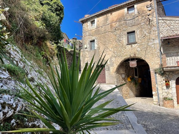 casa indipendente in vendita a Colle San Magno