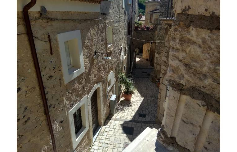 casa indipendente in vendita a Colle San Magno