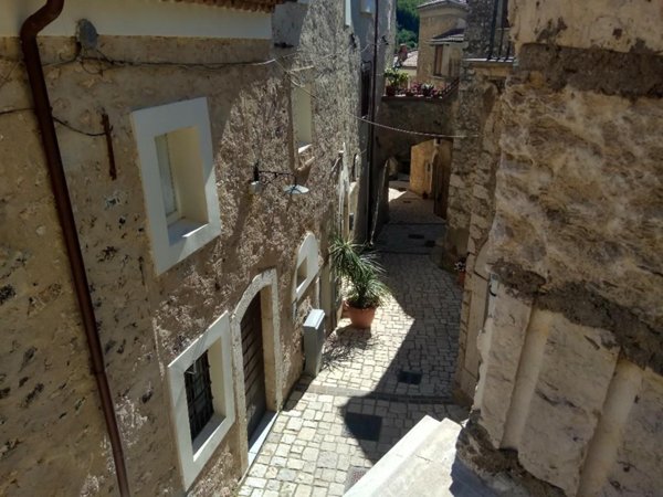 casa indipendente in vendita a Colle San Magno