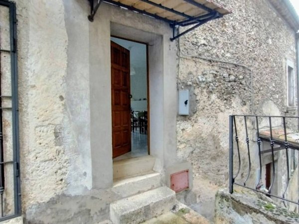 casa indipendente in vendita a Colle San Magno