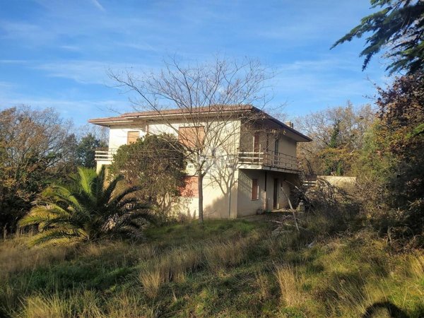casa indipendente in vendita a Colle San Magno