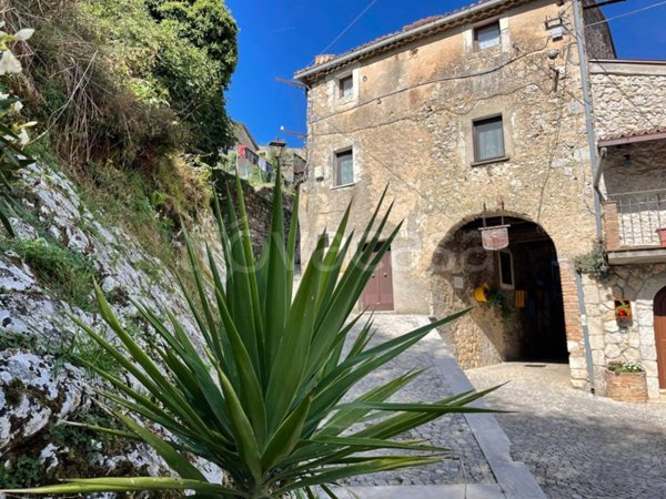 casa indipendente in vendita a Colle San Magno