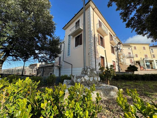 casa indipendente in vendita a Colle San Magno