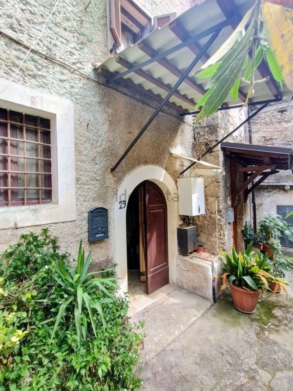 casa indipendente in vendita a Colle San Magno