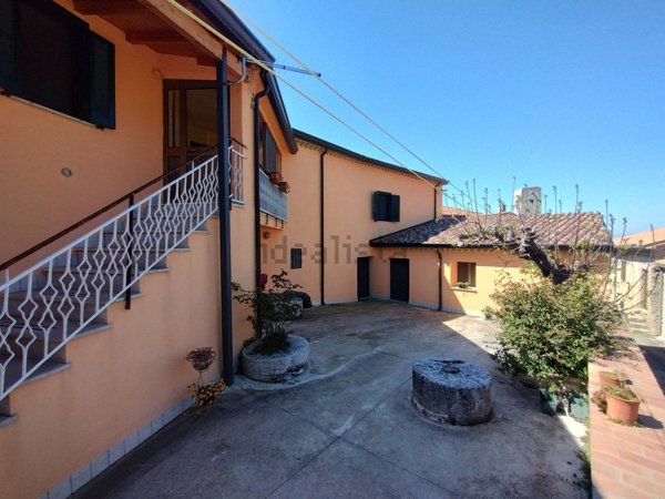 casa indipendente in vendita a Colle San Magno