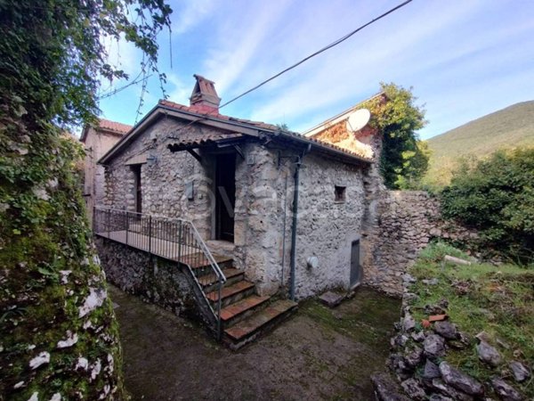 casa indipendente in vendita a Colle San Magno