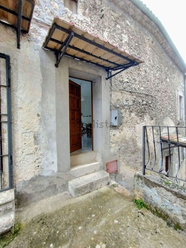 casa semindipendente in vendita a Colle San Magno