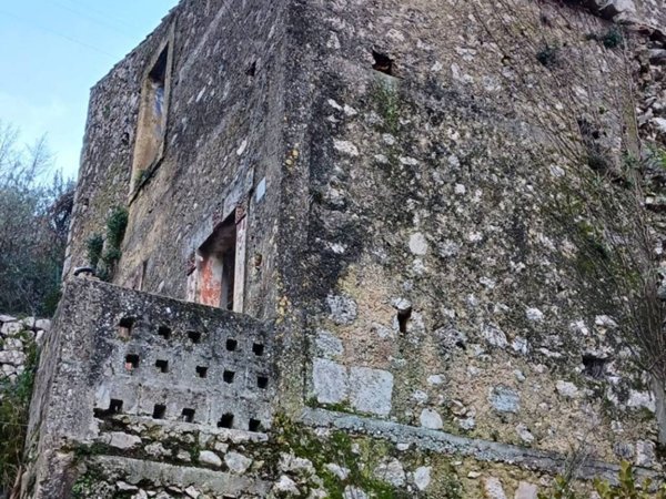 casa indipendente in vendita a Colle San Magno