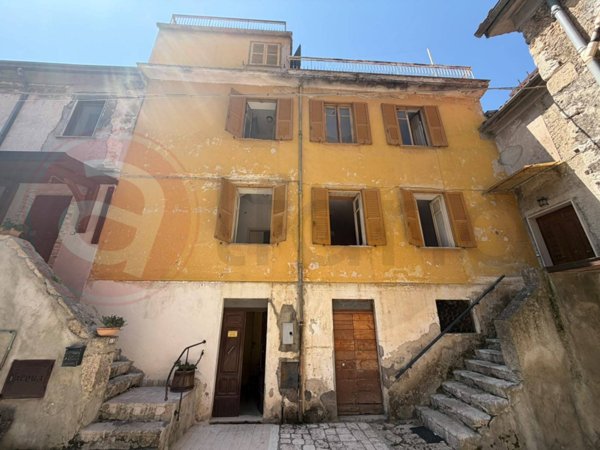 casa indipendente in vendita a Colle San Magno