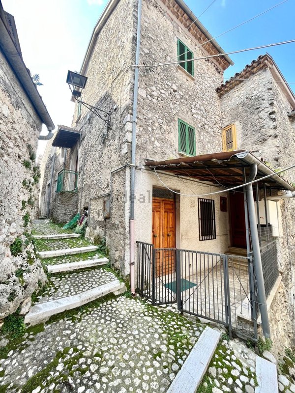 casa indipendente in vendita a Colle San Magno