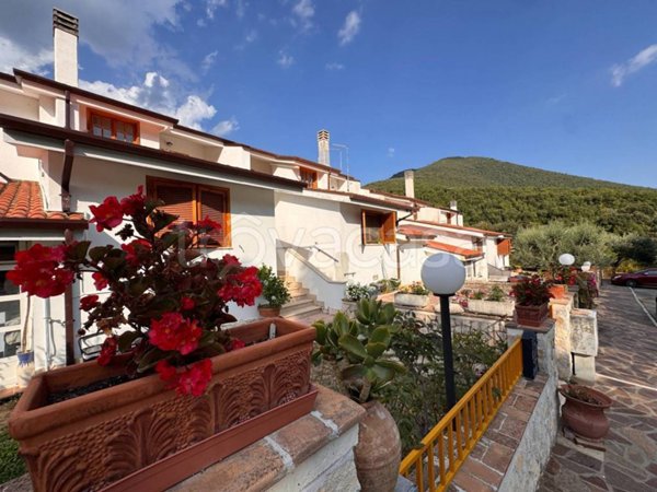 casa indipendente in vendita a Colle San Magno