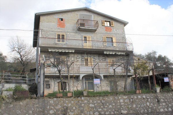 intera palazzina in vendita a Coreno Ausonio