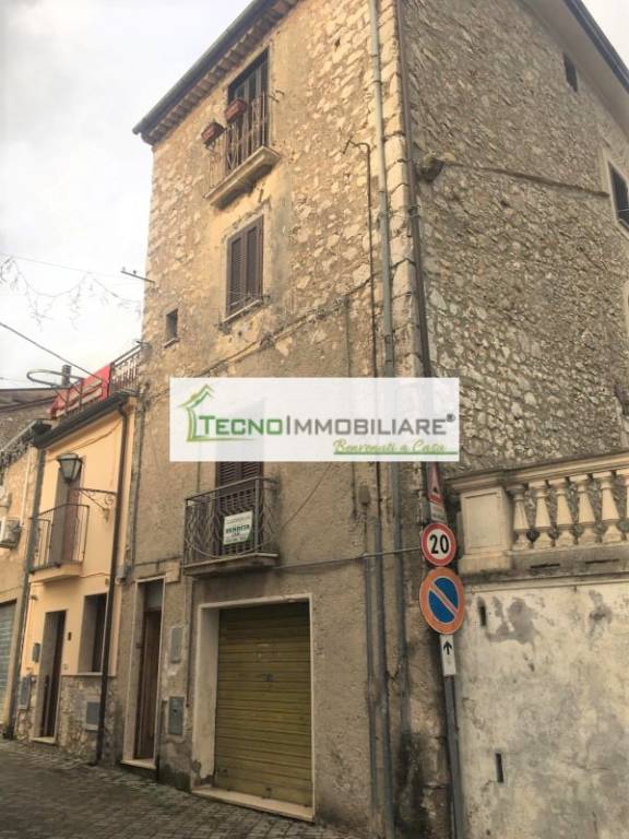 casa indipendente in vendita ad Esperia in zona Monticelli