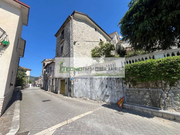 casa indipendente in vendita ad Esperia in zona Monticelli